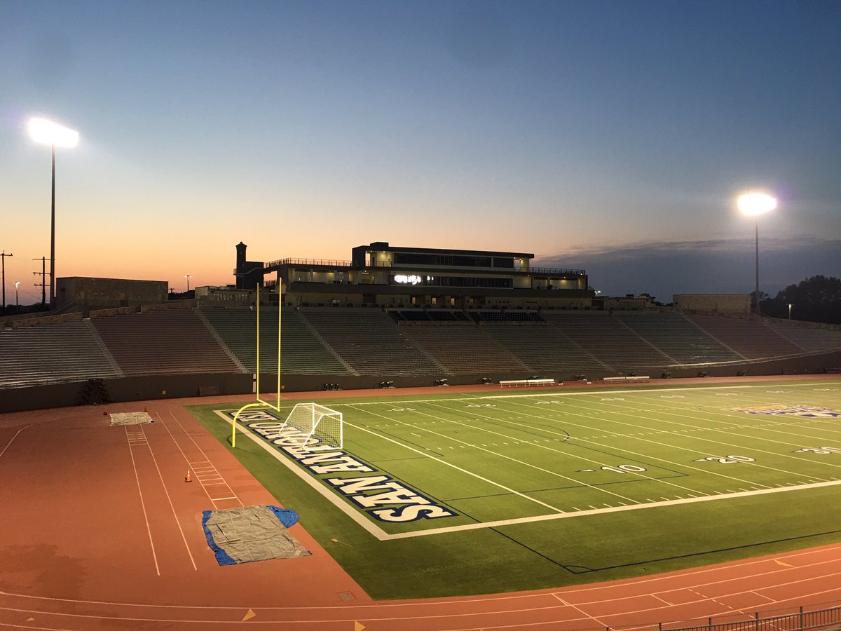 SAISDAthletics's tweet photo. The lights at Alamo Stadium will be on from 8:00 - 8:30 tonight in a salute to all of our spring sport athletes, especially our seniors, that have had to put their seasons, goals and dreams on hold. We miss you, your coaches miss you and I know you miss each other. SAISD Strong! https://t.co/X4lsAwl7rL