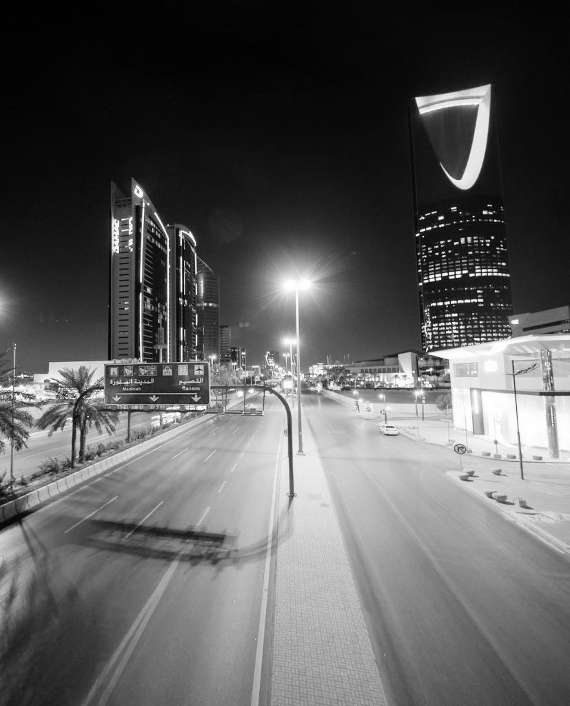 B1SD_'s tweet photo. ياللي تعوّدتي على زحمة الناس 
حنّا تعودنا عناقك .. ووصـلك 

لاتشرهين ولايجي خاطرك باس
هذا الهجر يانجد الأحباب لاجلك https://t.co/80JuQRX4Vf