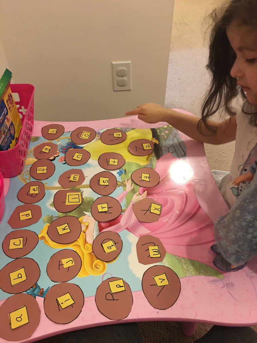 AliensEndeavour's tweet photo. We also made pancakes with butter on top to practice matching upper and lowercase letters! 🥞🥞🥞😋 #nhtschoolstogether https://t.co/iRfu6WjOiC