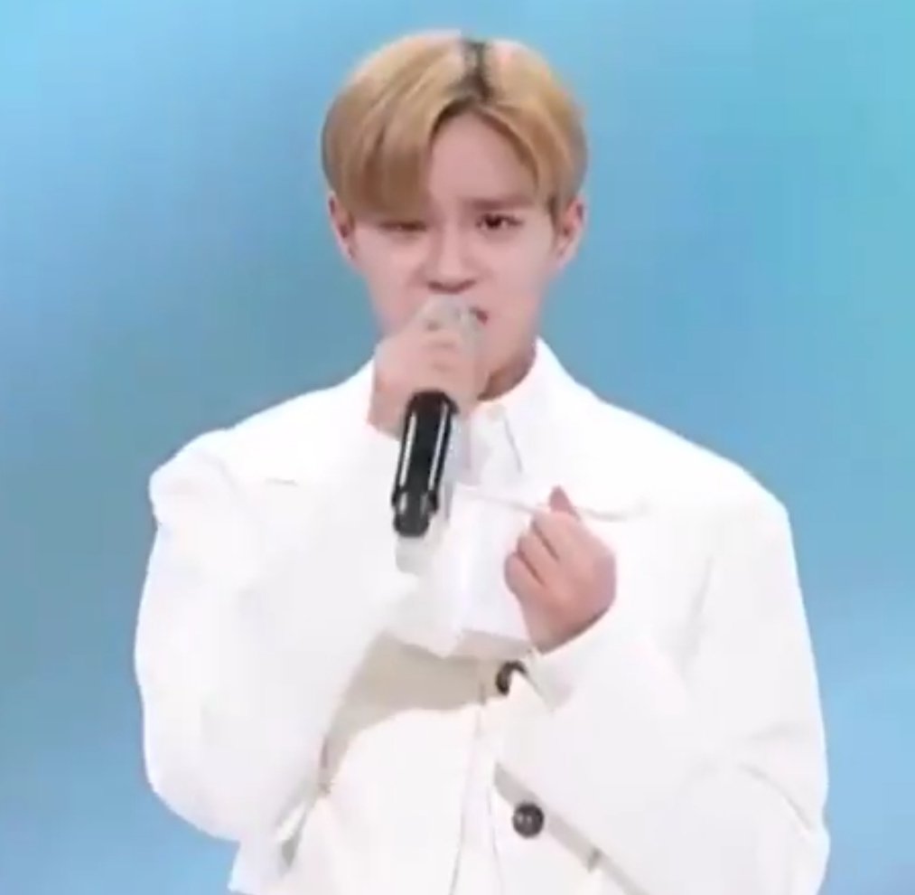LQ_HWI's tweet photo. 내 토마토 누가머거쪙 ㅠ^ㅠ https://t.co/9rZAuMbNnE