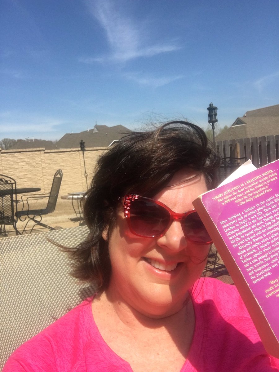 bradybrainiacs's tweet photo. The only assignment my students had today was to enjoy the sunshine! I followed my own directions too!!! @bradybrainiacs @OESrockSTARS @suptking https://t.co/nEh3qqb46J