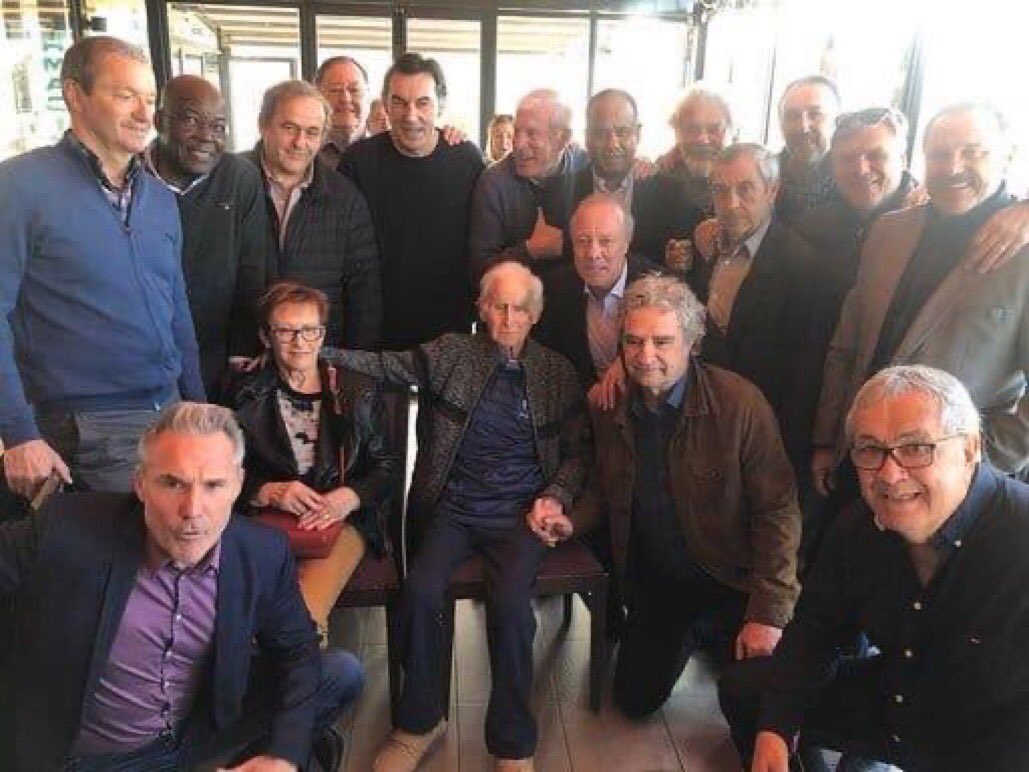 Cette photo !
Légendes, souvenirs, nostalgie...merci Monsieur Hidalgo d’avoir composé cette équipe et d’avoir marqué notre jeunesse de votre belle vision, humaniste et artiste !