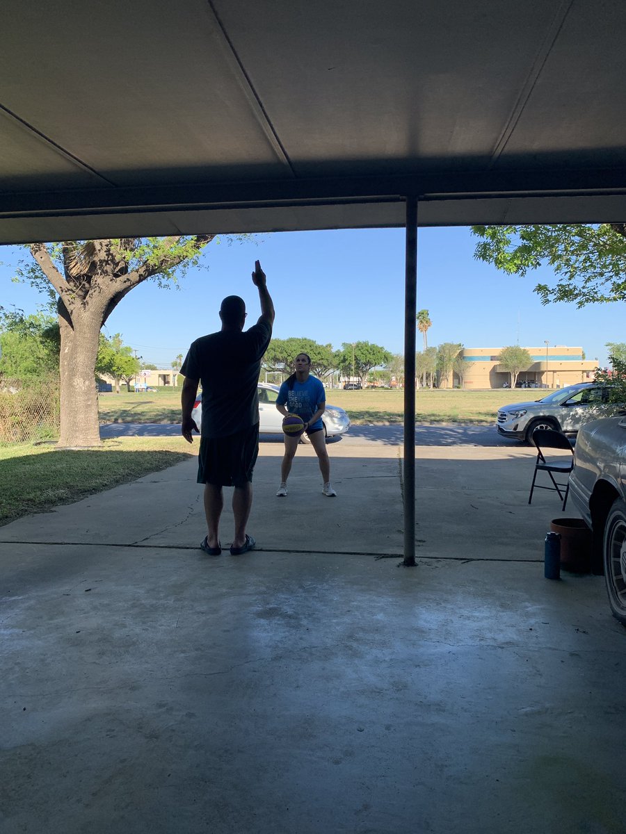 tanyamoes's tweet photo. Working on Hard focus—soft focus. #dadhelp. #ladybulldogs #dowork https://t.co/JoHjv5g9c8