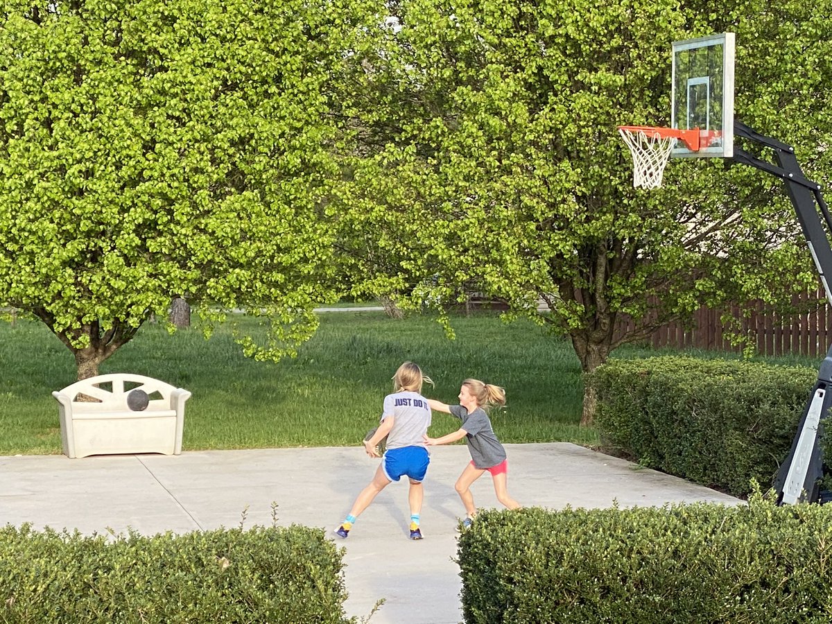 1man3ladies's tweet photo. #backyardbattles #JustDoIt https://t.co/t14uFq9s23