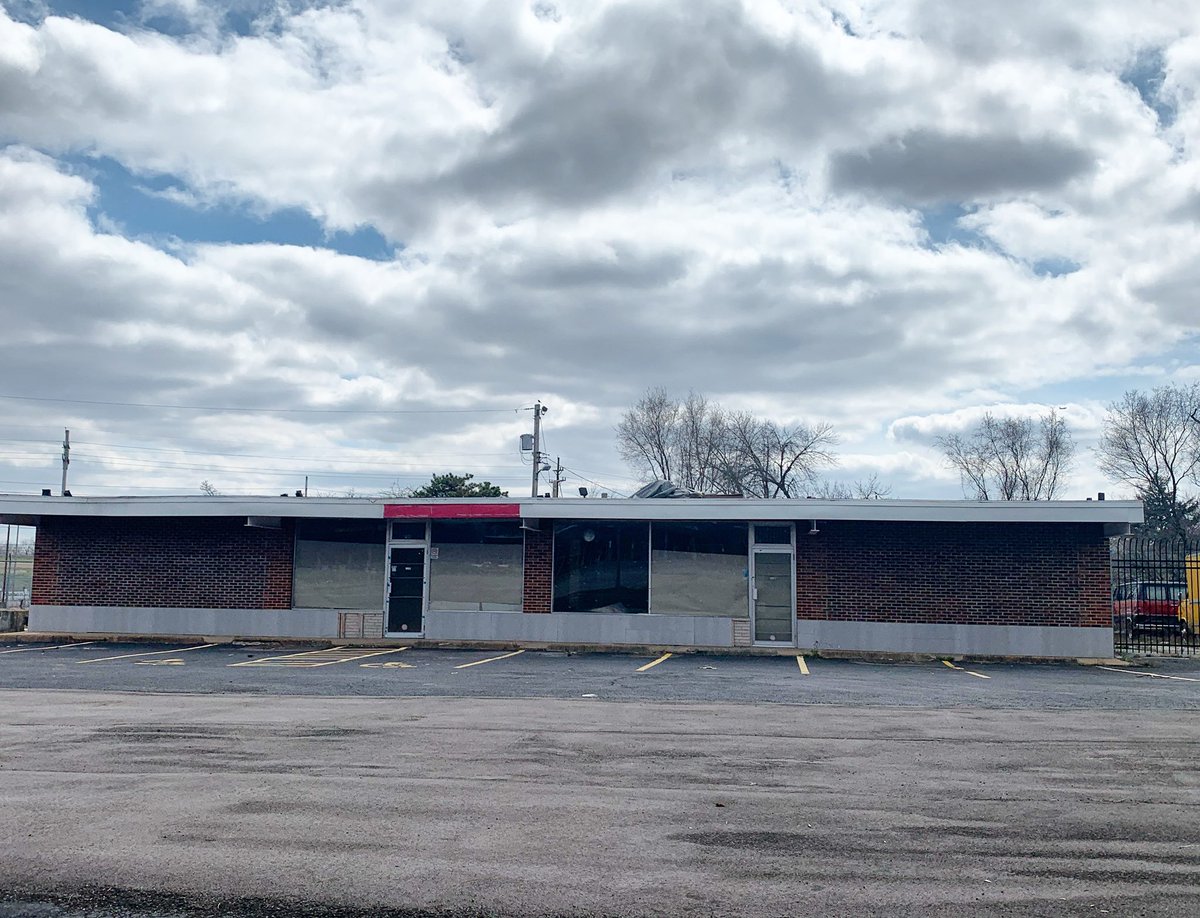 WhatIfSTL's tweet photo. What if 8948 Riverview in Baden was an urgent care operated by one of the main health care providers? #whatifstl https://t.co/2AQofNWdQY
