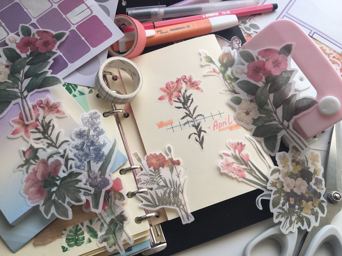 obiwanrules's tweet photo. Yesterday, I finished my April spread uwu 🌸🌸🌸 video link will be in the next comment! #bulletjournal #bujo #6ringbinder https://t.co/0hD9Rz1OnR