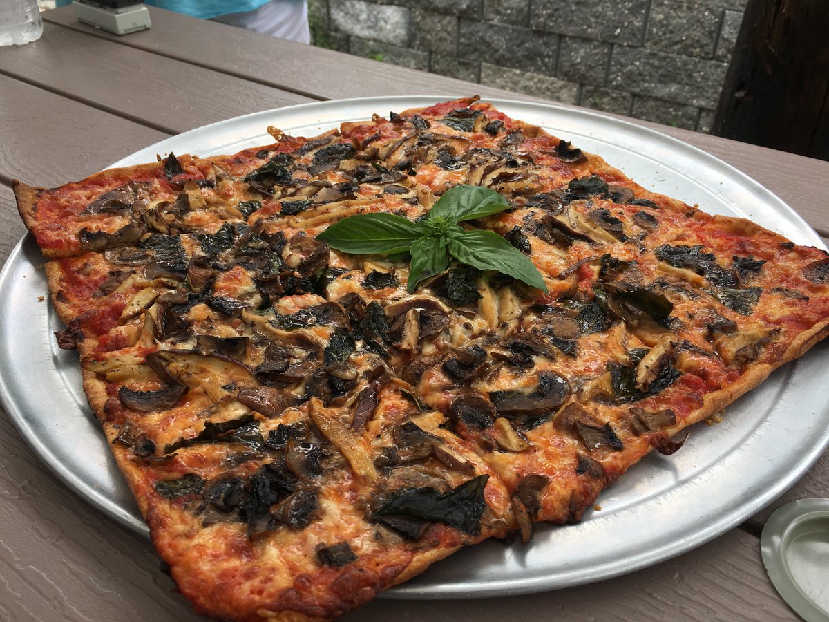 petegenovese's tweet photo. Sweet 16 matchup #1 in our epic NJ Pizzeria March Madness. Who's better, Star Tavern (left) or Tony D's in Caldwell? More details on our Jersey Eats FB page https://t.co/MpFbTN3EWA https://t.co/QLGNN5DAvm