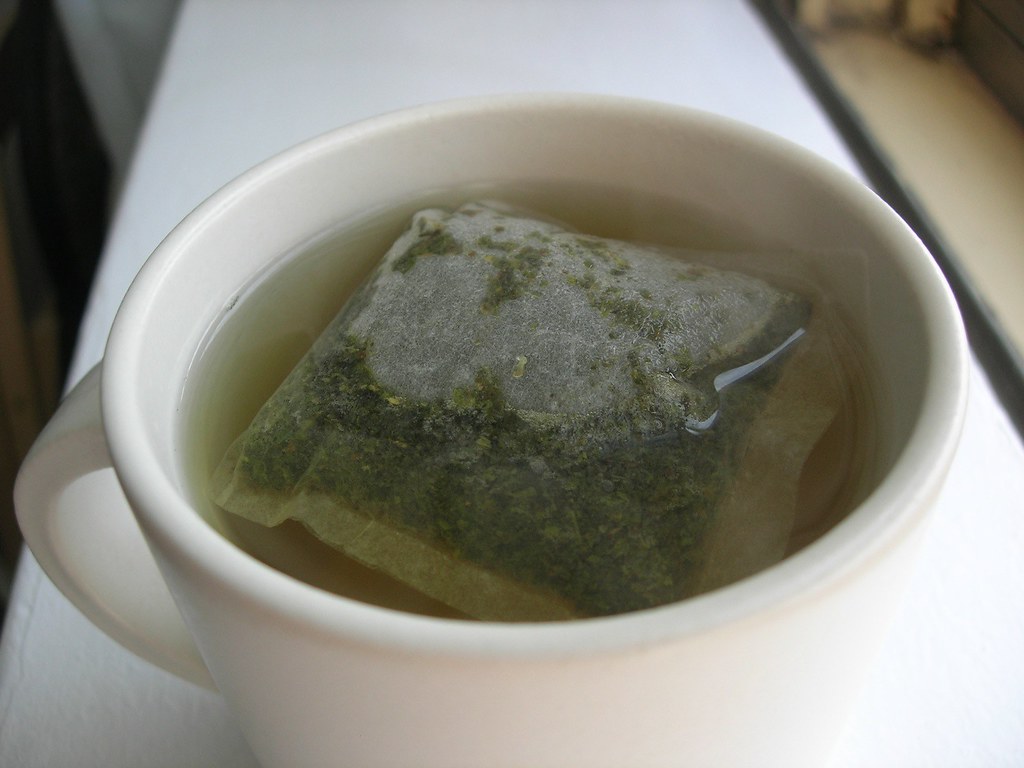 LoriShemek's tweet photo. Green Tea contains the powerful antioxidant EGCG, which is not only excellent for weight loss but also known to be a powerful antiviral and can kill off upper respiratory bacteria along with the influenza virus.

#immunity #greentea #tea #colds #flu #fridaymotivation https://t.co/oabKKckeHb