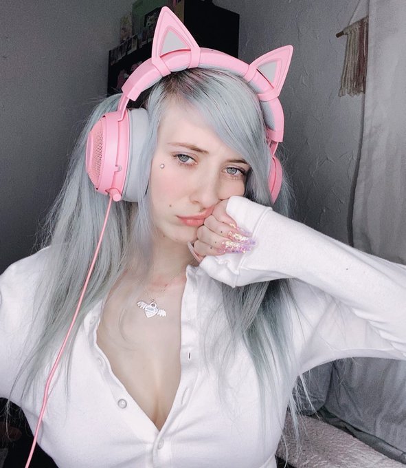 animal crossing and chill? 🥺👉🏻👈🏻 https://t.co/pTMMHmWT90