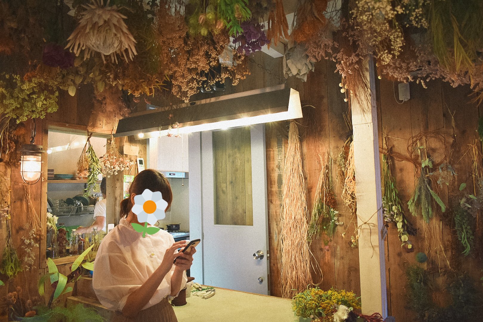 今瀧健登 Z世代の企画屋 在 Twitter 上 全国のおしゃれさんに知ってほしい花屋 Slowfarm 横浜の西谷駅にあるこの花屋さんはまるでネイティブフラワーの楽園 店内には天井から吊るされたドライフラワーを始め お洒落なスイーツや花が咲く コロナで打撃を受けて