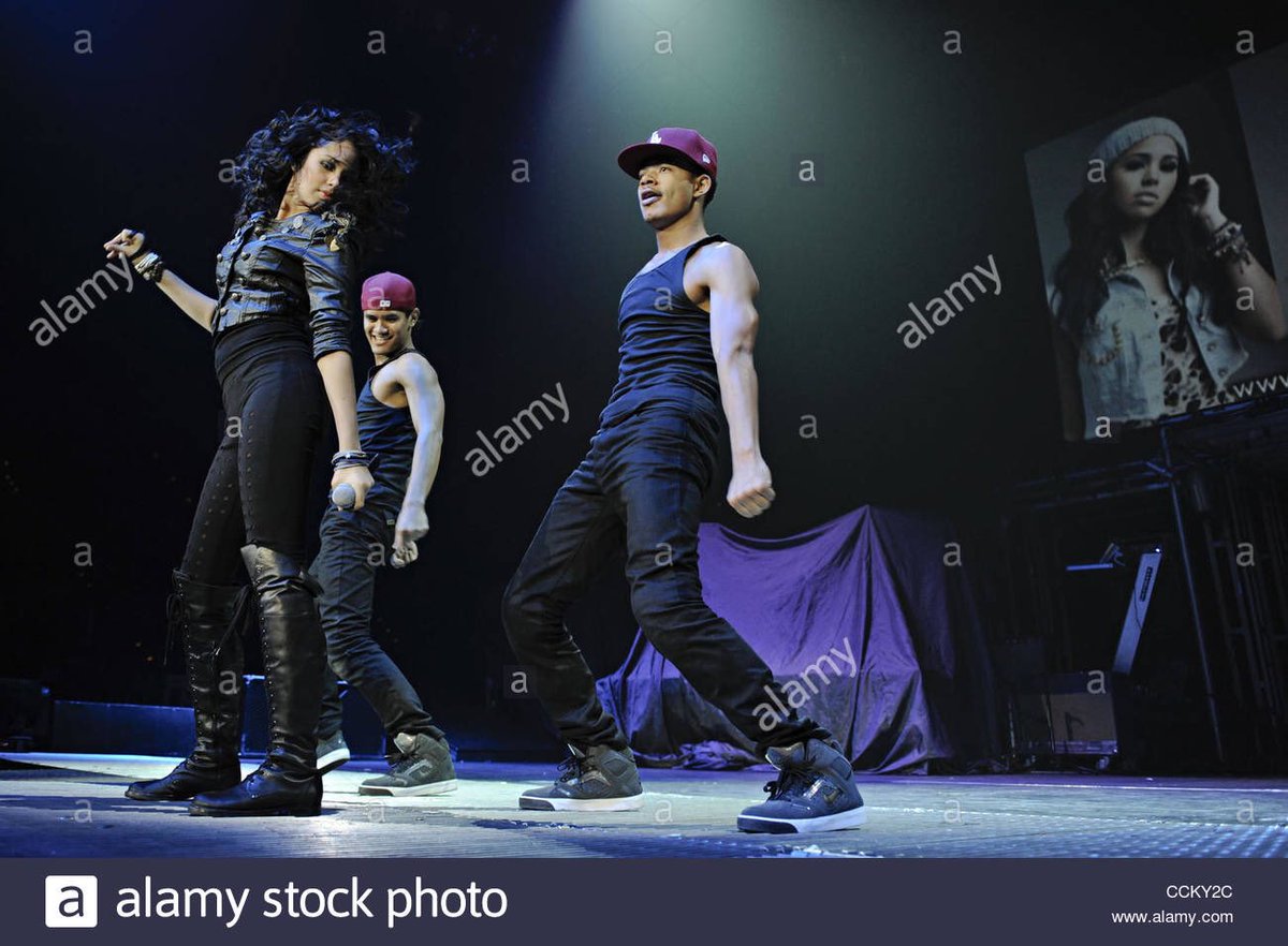 jasminatorzz's tweet photo. I remember being 11-12 in my room doing the “all theese boys” and “werk” dance then teaching my friends the dances when we would hang out! Lol #goodtimes @JASMINEVILLEGAS https://t.co/fUxPFUX1OV