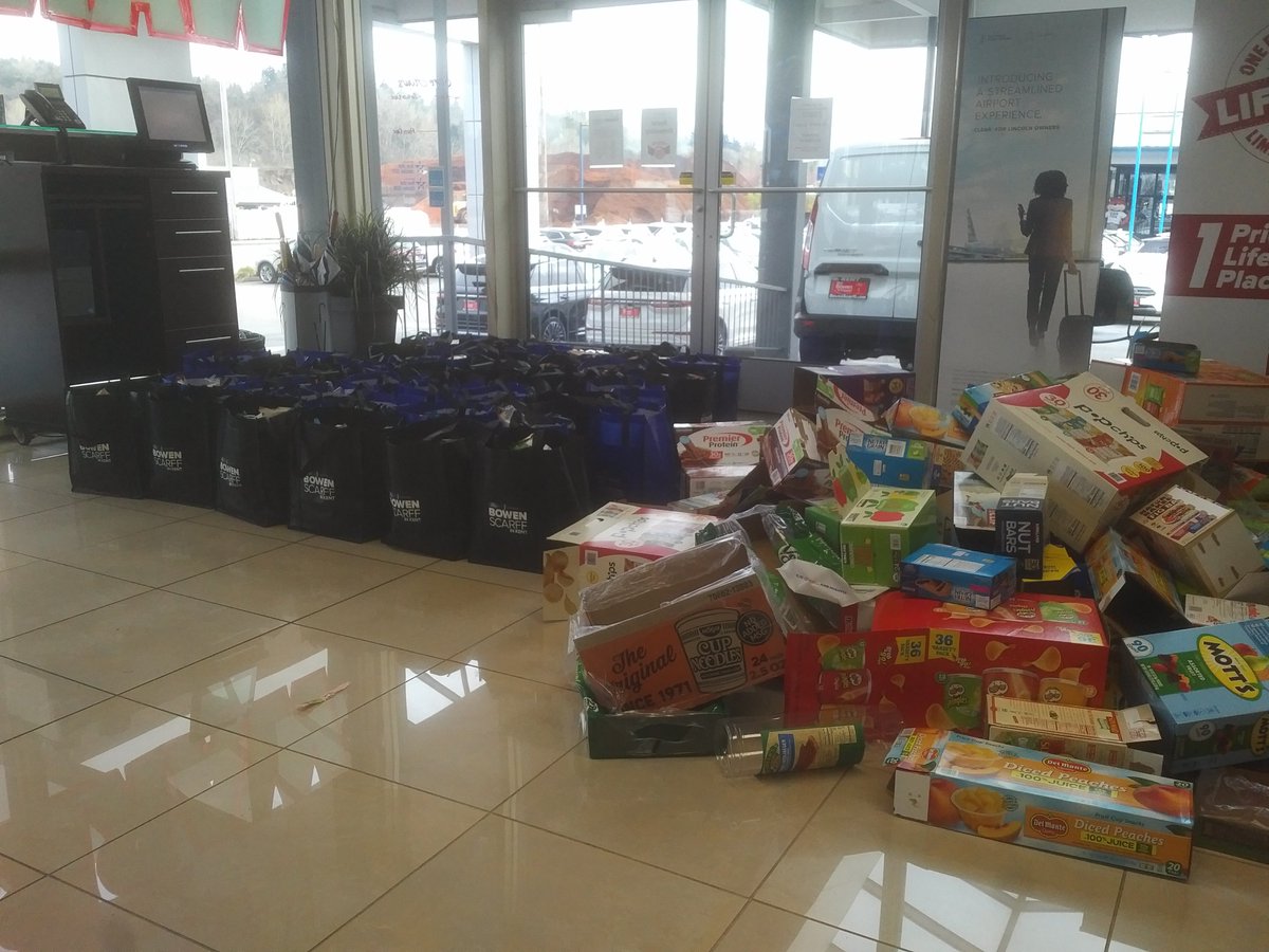 fawksbeaumont's tweet photo. This load is going to Covington and Auburn.  Please, help us keep the front-line fighters fed.

Please share or RT, donate if you can.  #coronavirus #feedthenurses #kingcounty #WA

https://t.co/WwxjROU9L7 https://t.co/V2MlVAGjOr