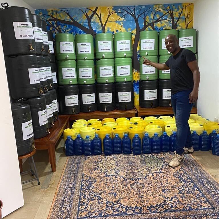 Pete, a former death row prisoner, mobilising support to provide sanitising products to prisons in Kenya 🇰🇪 in times of covid-19 - thanks <a href="/BigDaddie16/">Pete Ouko</a> for being such an inspiring person 🙏🏻🙏🏻🙏🏻