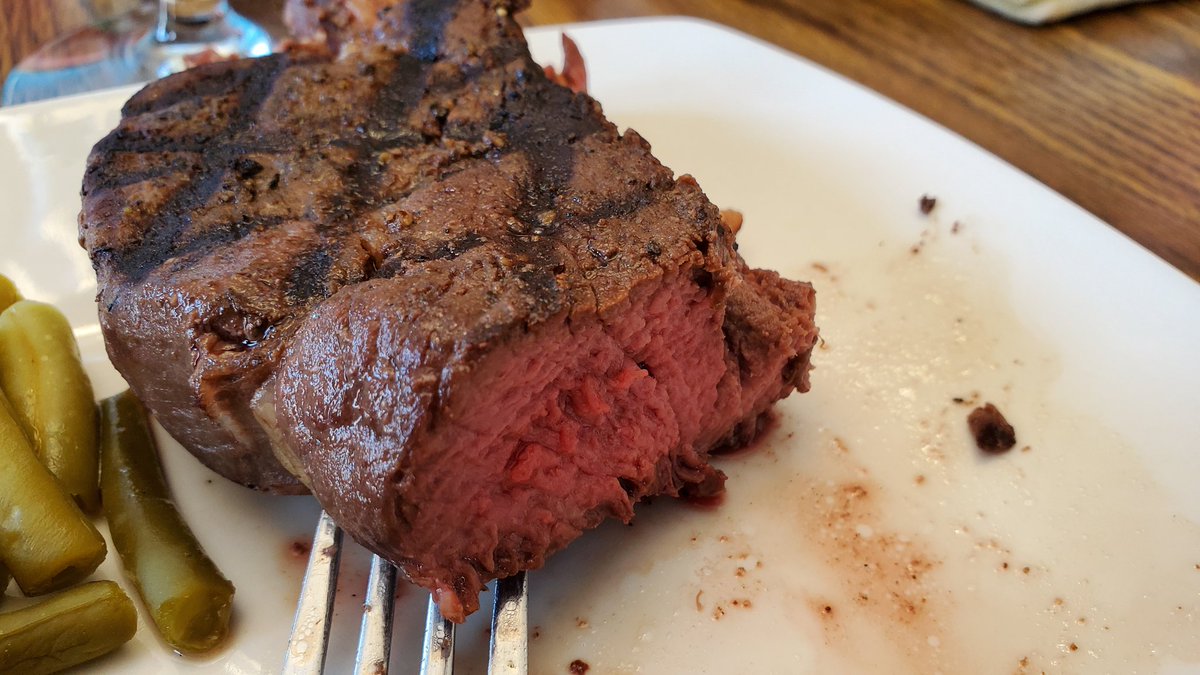 Dedrik_Viggo's tweet photo. Here's the end result after a bath in the Sous Vide cooker, followed up by searing on a blistering hot grill! I was drooling the entire time I was eating.๐คค
#steak #steakislife #beef #icastmeat #amateurchef https://t.co/MyLZpiqDcf