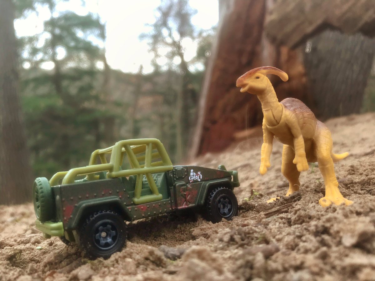 Fossil_Box's tweet image. The year is 1998.
Lost World toys featuring a dinosaur/vehicle combo have arrived at the local toy store.
You can pick 3. 
Which do you pick? (See thread for all sets.)