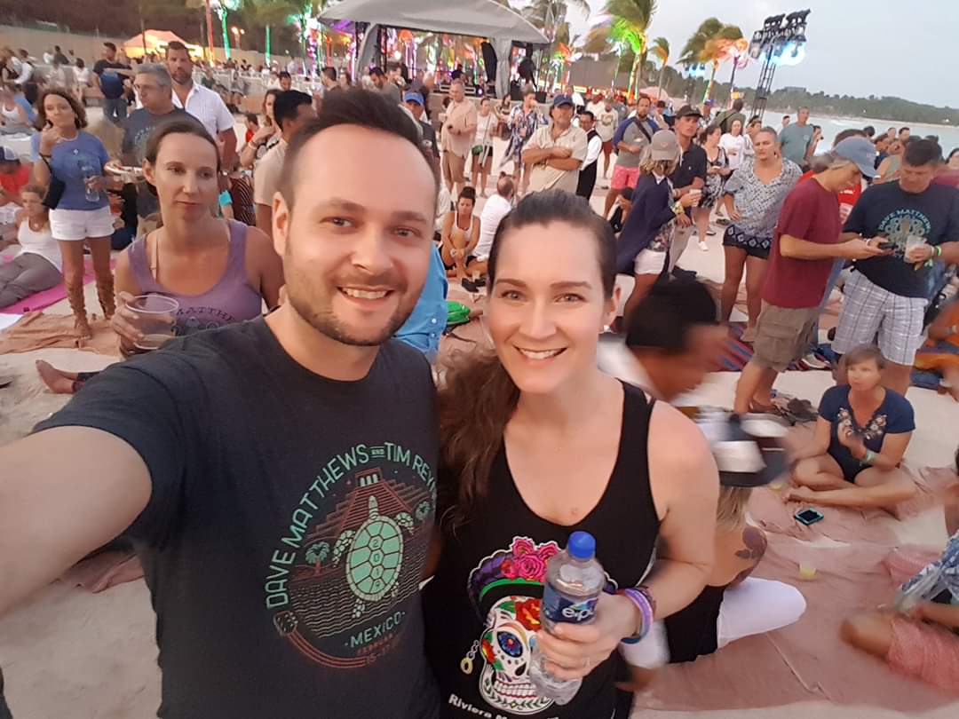 jenniferhamel's tweet photo. Us last year in Mexico with our DMB fans! Can't wait for tonight! #PayItForwardLIVE https://t.co/Ayvec1J9gn