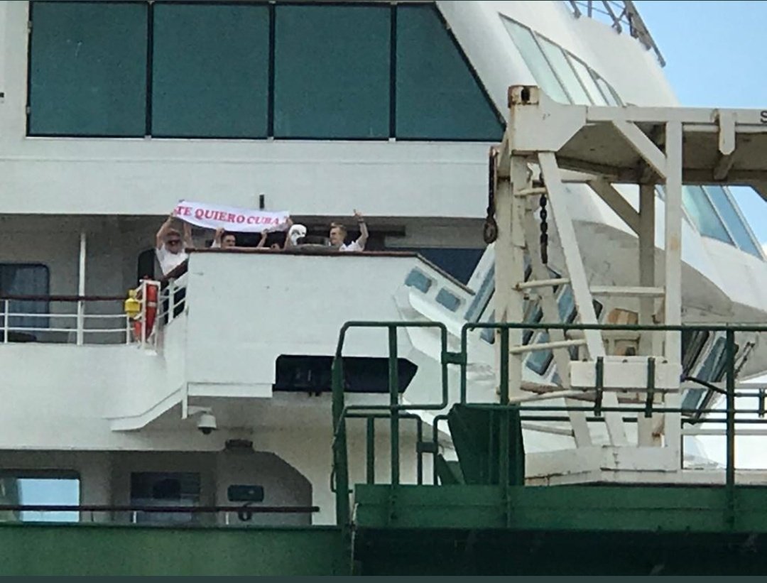 Alexand64216517's tweet photo. El #Zaandam es otro 🛳️ a la deriva
El 14 de marzo fue su último desembarco en Punta Arenas, #Chile, pues los gobiernos se lo prohíben por llevar 77 👨👩👧👦 con síntomas de #Covid_19, ahora va hacia Port Everglades, #Florida
¿Permitirá #EEUU que atraque como hizo #Cuba con el #Breamar? https://t.co/FAUOj3J8l3