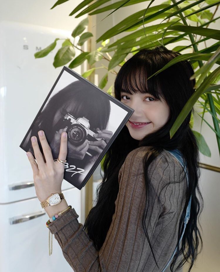 THARMY38745155's tweet photo. #LisaManobanDay 
#HappyLisaDay https://t.co/4H4SPbXiBh