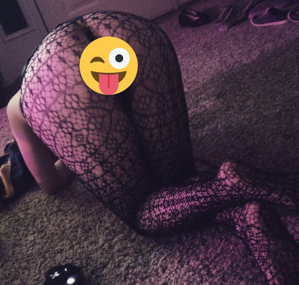 marie_mcknight_'s tweet photo. Why hello there!! Who wants to see me play with this booty of mine? Dm for details😜😜 #sellingcontent #sellingpics #sellingvideos #horny #fetish #fetishphotography #fetishworker https://t.co/p4Xf5g6vfk
