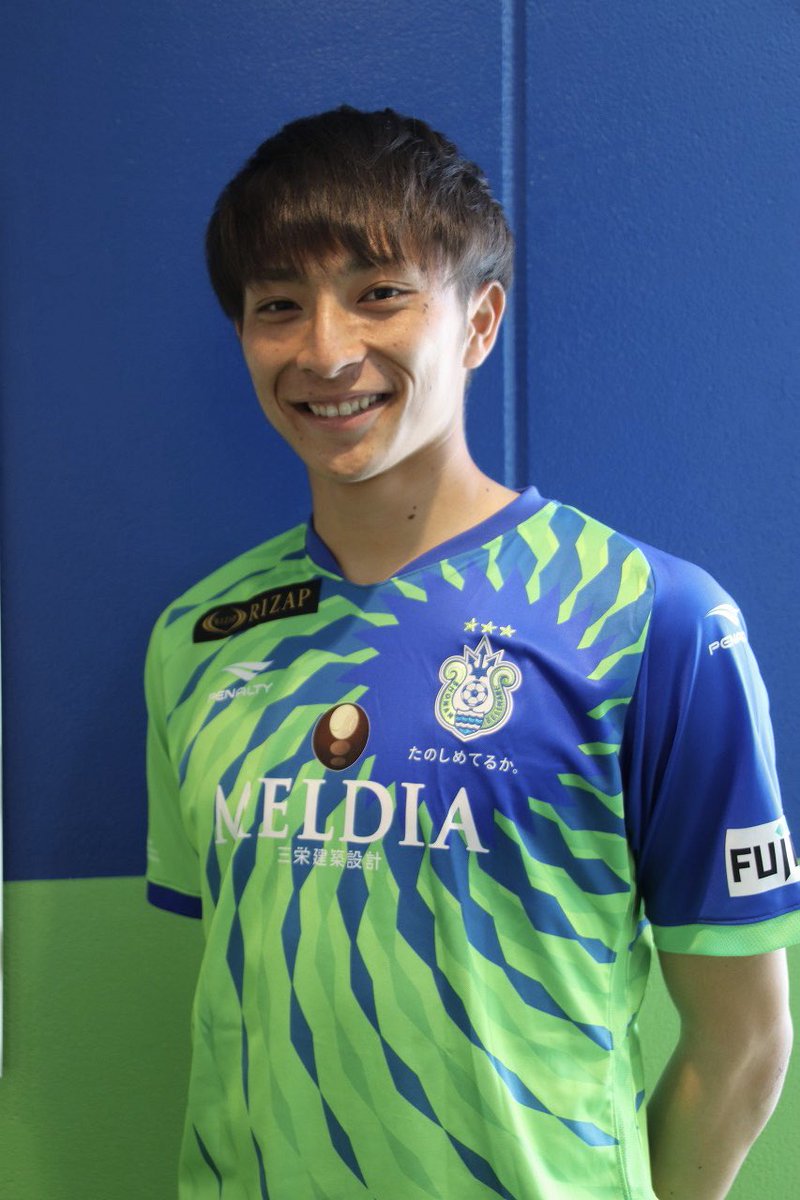 bellmare_staff's tweet photo. 鹿屋体育大学のFW 根本凌選手の2022年の加入内定と今季の特別指定選手登録を発表しました👏👏
（新大学3年生なので加入は2022年！）
なんと茅ヶ崎出身でベルマーレスーパークラスでもプレーしていました。
ぜひご期待ください‼️✨
コメントなどはこちらを▶️https://t.co/OUKTXWlCQw
#bellmare https://t.co/EJDAbs918h