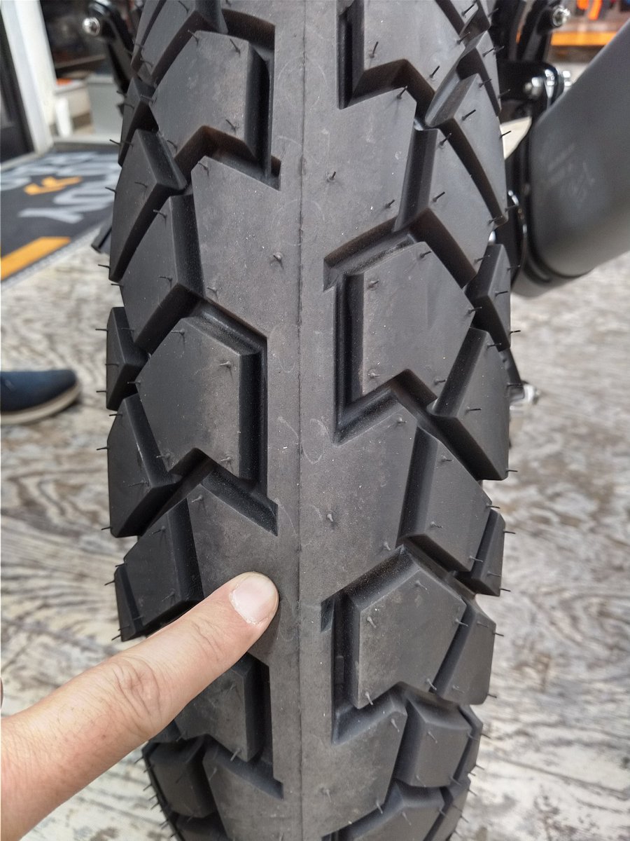 KTM819O4's tweet photo. #390Adventure #TKC70
KTMのディーラーで見たのと同じタイヤです(^_^ゞ
腕さえあればいきなりこの走りができる!(^o^)/ https://t.co/sd2pvZ402n