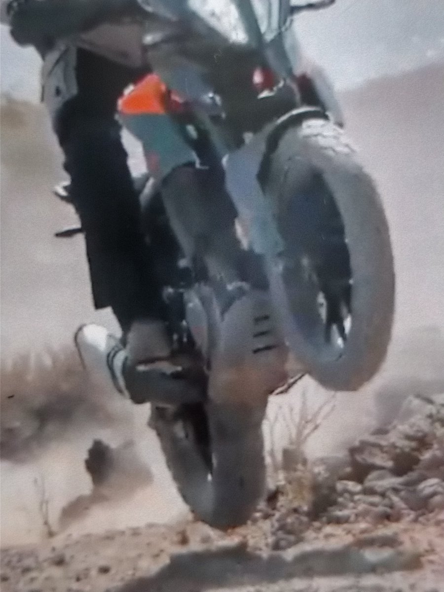 KTM819O4's tweet photo. #390Adventure #TKC70
KTMのディーラーで見たのと同じタイヤです(^_^ゞ
腕さえあればいきなりこの走りができる!(^o^)/ https://t.co/sd2pvZ402n