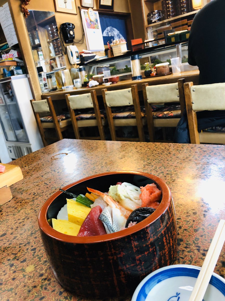 矢口やすゆき 自民党杉並区議会議員 方南町のお店紹介 敏寿司 のランチちらし味噌汁付きはお得な900円 老夫婦が営み 店内に黒電話が響く味わいのある店です 方南町駅３番出口より徒歩10分 環七沿い 寿司 ランチ 方南町 食べて応援