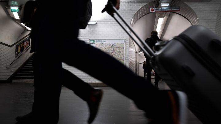 17 % des Parisiens auraient quitté Paris juste avant le confinement. Jusque-là conspués pour risquer de propager le virus partout sur le territoire, la récente saturation des hôpitaux parisiens pourrait les voir porter en héros de demain franceculture.fr/emissions/radi…