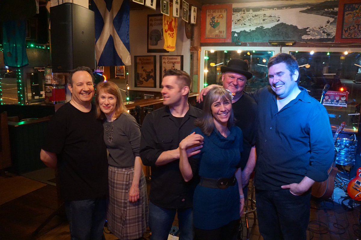 #TBT to when O’Neill’s Pub was open and we still had the luxury of having a real gig. Stay home stay safe! #portlandmusic #pdxmusic #celticmusic #irishmusic #gig #musicians #onlywearingsweatpantsbecausenothingelsefits