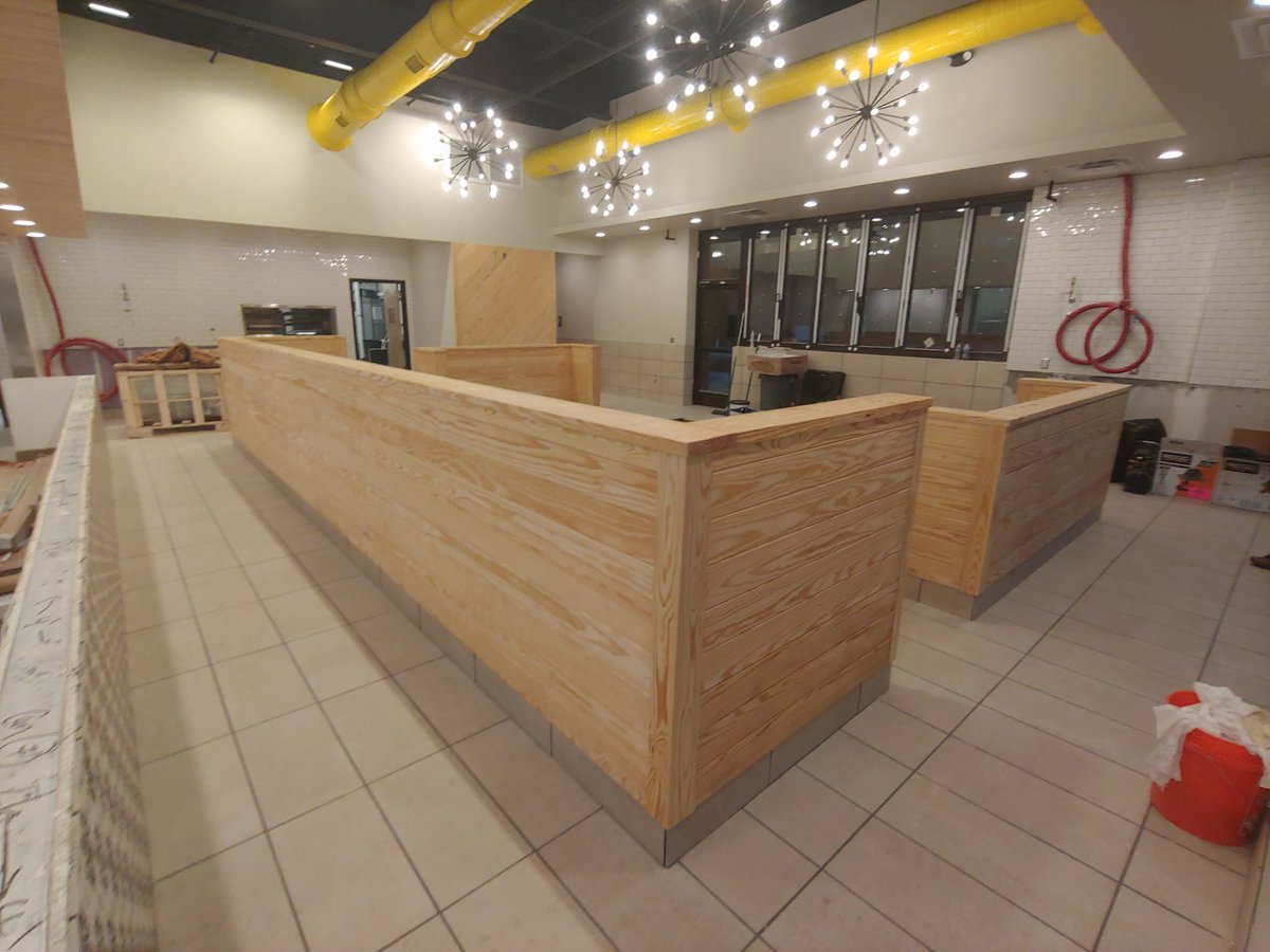 EdgeAdaptive's tweet image. Stain complete. Final trim(high elevation) being done tomorrow along with polyurethane. 

#restaurantimpossible #restaurants #interiordecor #shiplap #interiorstyling #carpentry #remodel #remodeling