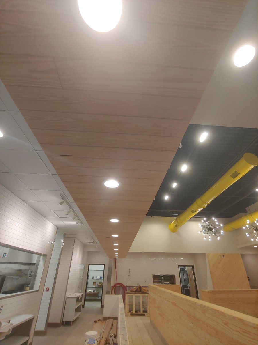 EdgeAdaptive's tweet image. Stain complete. Final trim(high elevation) being done tomorrow along with polyurethane. 

#restaurantimpossible #restaurants #interiordecor #shiplap #interiorstyling #carpentry #remodel #remodeling