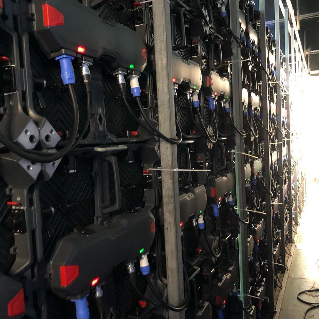 SukieShuai's tweet photo. DOIT VISION Matrix500 cabinets P2.976 production, amazing performance .#DOITVISION #ledwall #leddisplay #ledpanel #liveevent #eventproduction #eventdesign #eventrentals #audiovisual #ledsign #videowall #videoproduction #videodesign https://t.co/w10uqxcdni