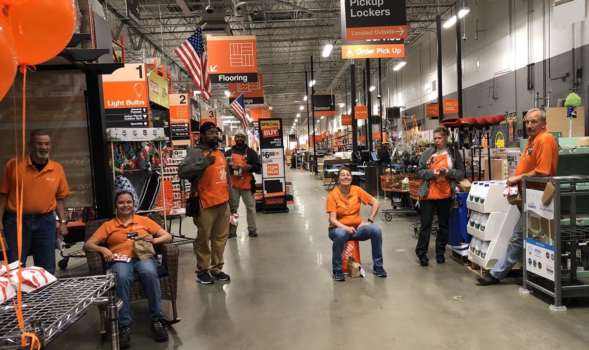 ChrisNealTHD's tweet photo. Success Sharing coronavirus style!! Thank you Freight and Overnight MET Team for all that you do!! #SocialDistancing #prepackagedsnacks #chickfilasandwiches #myteamrocks @Dsrthorn @hdmetgirl @CRJ86X @TerriDavisB @forman_melvin https://t.co/m5raqiU1JE