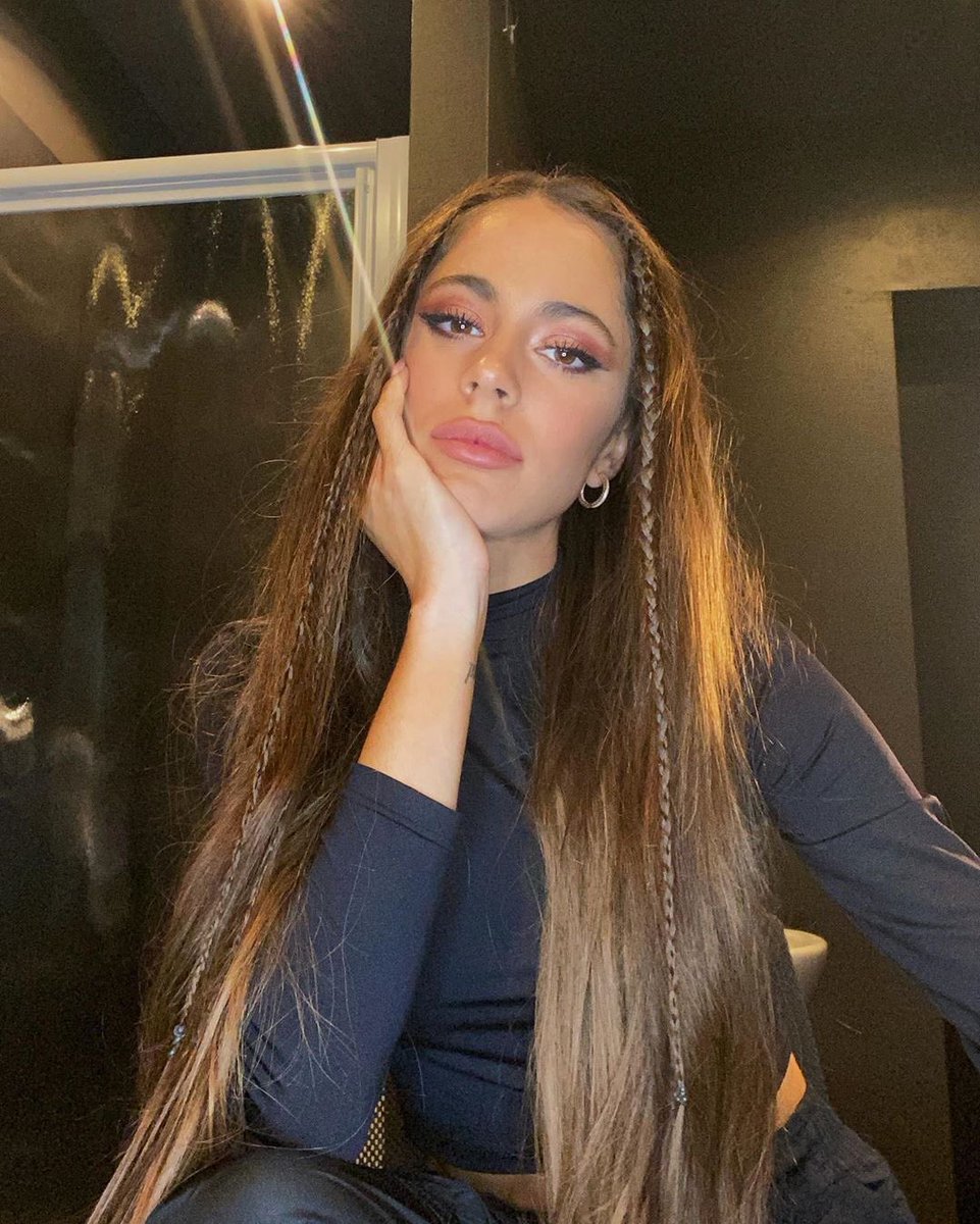 tinitaxfresa's tweet photo. @aligatie @TiniStoessel she’s the biggest female singer in argentina and she sings in english too. She’s so underrated and has such an angelic voice. Your two voices would perfectly fit together 💗 https://t.co/SG4gWtu4sG