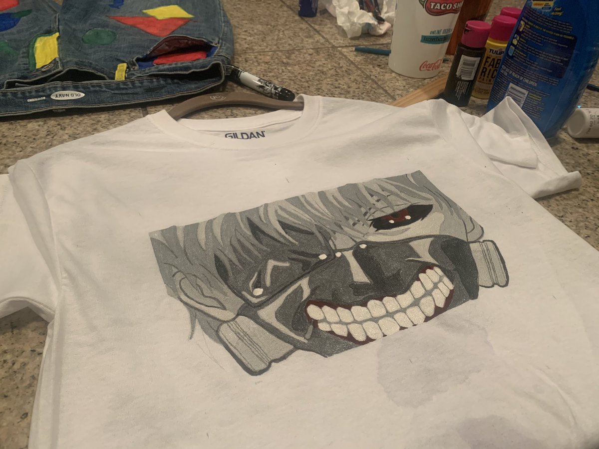 justcooper13's tweet photo. Today I spent 8 hours of my day painting a t shirt. This is that t shirt and I’m super proud. #TokyoGhoul https://t.co/A7JznjJ2xR