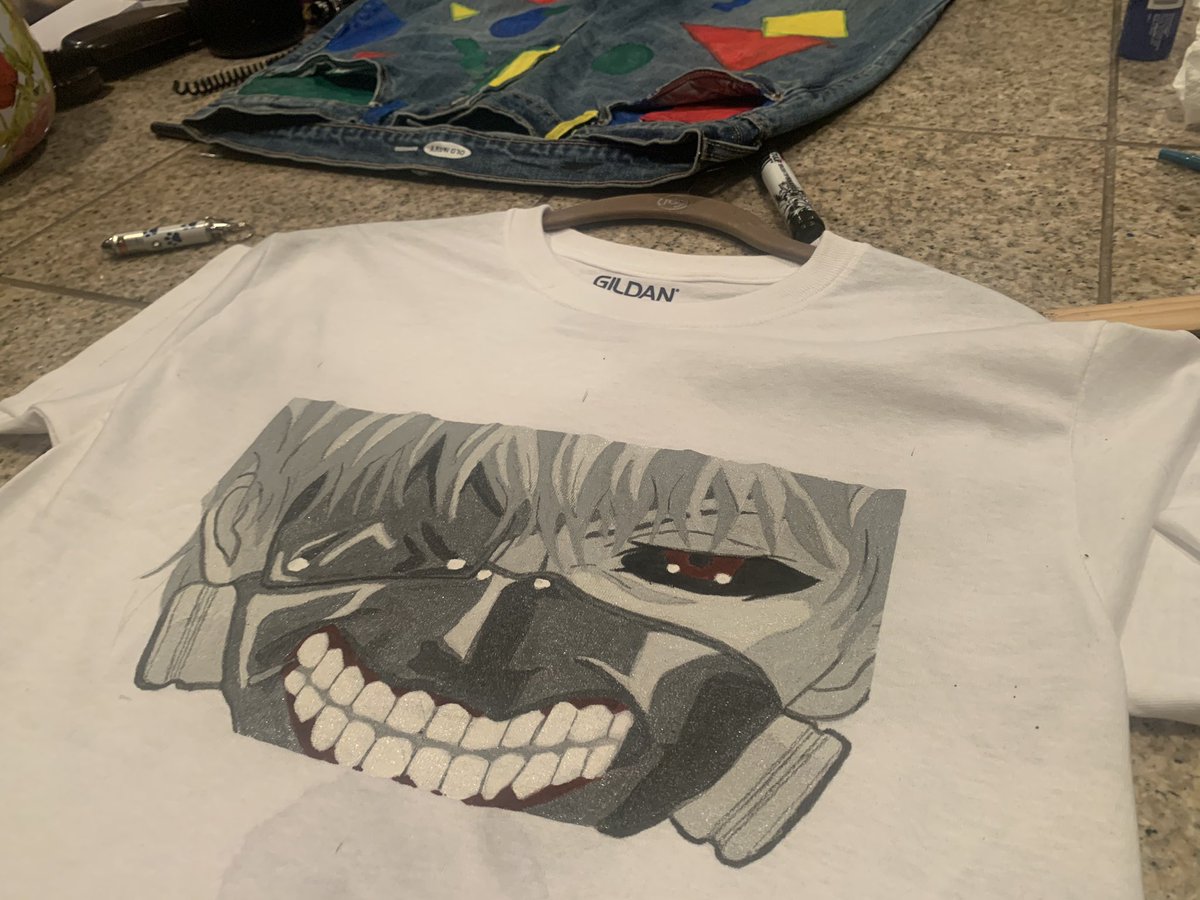 justcooper13's tweet photo. Today I spent 8 hours of my day painting a t shirt. This is that t shirt and I’m super proud. #TokyoGhoul https://t.co/A7JznjJ2xR
