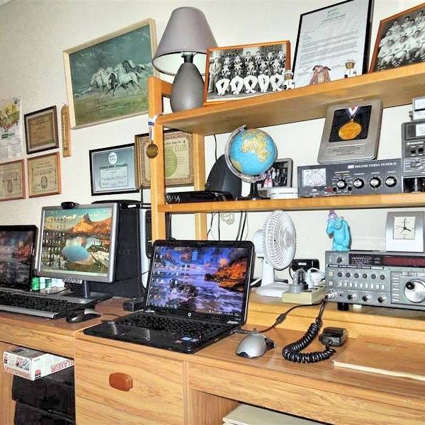 regards2all's tweet photo. Here's where I have spent many a day communicating to tens of thousands all over the world. Click photo to get full view. https://t.co/LhS42bxHvG