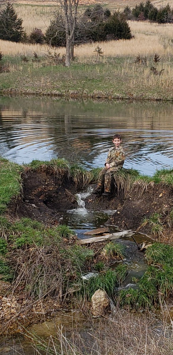 SummitMv's tweet photo. Jacob enjoying the great outdoors. #mvisspirit @MVR5Schools https://t.co/iGMgeBUHW7