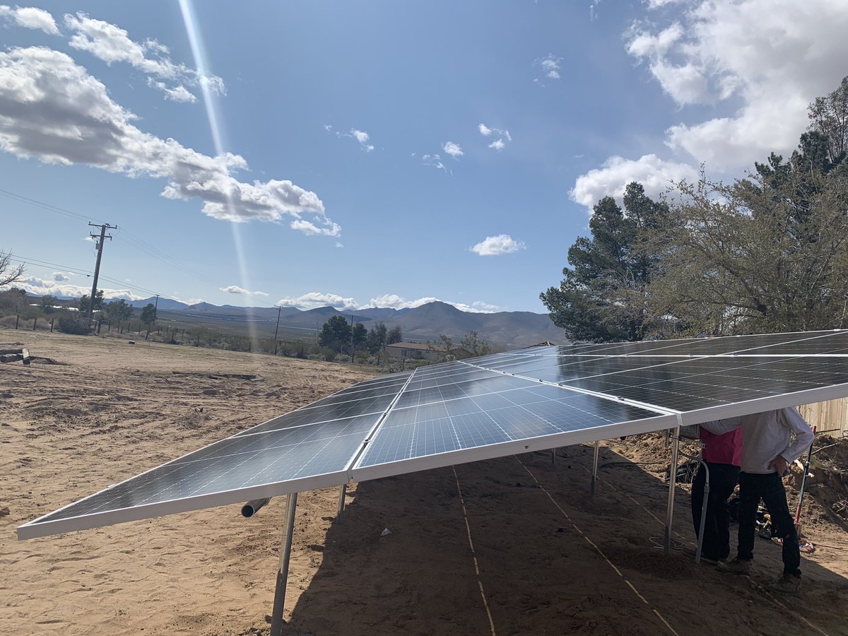 rileypalacios14's tweet photo. We’re solar powered, everyone! #vibesolar https://t.co/3Ln7tAkCM6