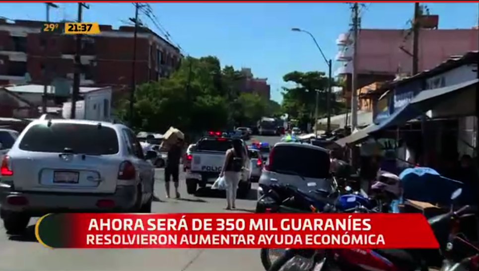 C9NParaguay's tweet photo. 🔴 #REITERAMOS | La ayuda económica de la @senparaguay aumento a 350 mil guaraníes por familia.
A partir del martes empezará la entrega de la ayuda económica a las familias vulnerables.
#QuedateEnCasaPy
📺 #C9NNoticias 📱 #SNTPlay
🔗 https://t.co/k5AXD6cMGE https://t.co/4dytAHdMro