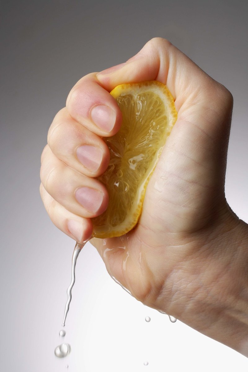 CondiBipolar's tweet photo. ... El amor se saca del corazón, así como si estuvieras exprimiendo un limón... #MataLosCelos #QuererEsLibertad #PoseerEsEgo #LiberaElDolor #AceptarEsContinuar https://t.co/24sR4HmWnb