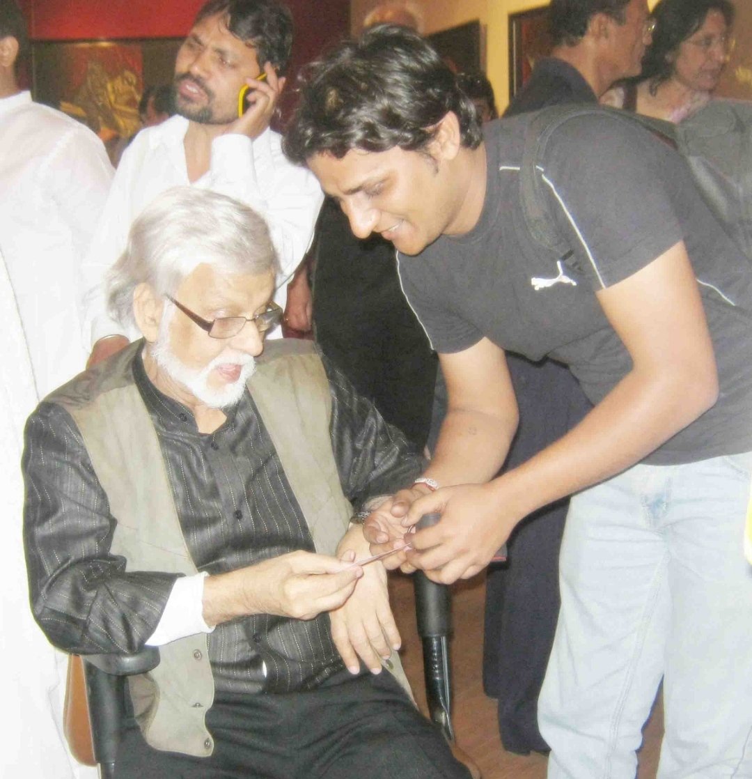 सतीश गुजराल बहुमुखी प्रतिभा के धनी प्रसिद्ध भारतीय चित्रकार, मूर्तिकार, लेखक और वास्तुकार थे। वे भारत के पूर्व प्रधानमंत्री इंद्र कुमार गुजराल के छोटे भाई थे। कला के क्षेत्र में उनके उत्कृष्ट योगदान के लिए  1999 में उन्हें पद्म विभूषण से सम्मानित किया गया
 अश्रुपूर्ण श्रद्धांजलि