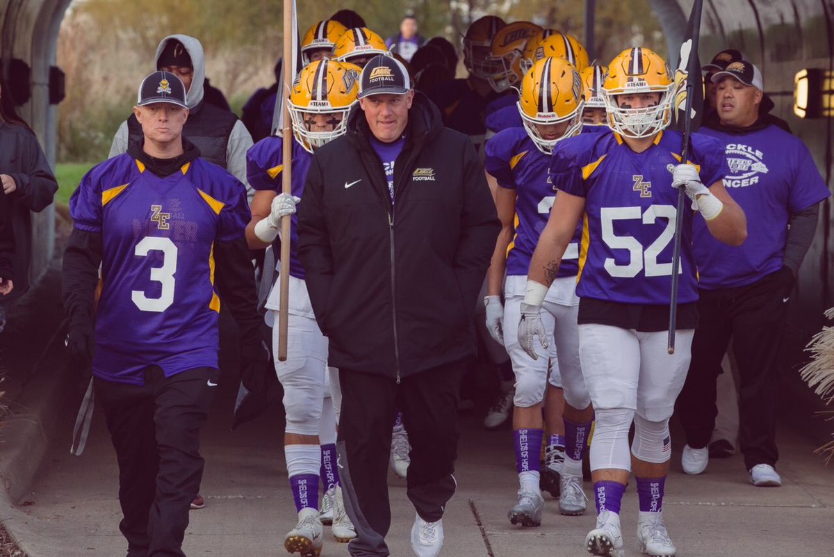 ZEastFootball's tweet image. Chix Nation lost a great person today. Marty was a great family man, member of the community and my great friend.   Please keep the Keurs in your thoughts and prayers.  Although he’s no longer with us, Marty’s energy &amp;amp; competitive spirit will live on in Zeeland forever-Coach P