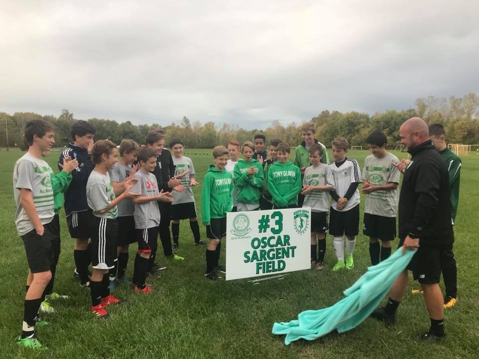 SoccerSTL's tweet photo. RT @TGSCAsst_DOC: And here is to @TonyGlavin_SC 03 boys player, Oscar Sargent, who we named field 3 after for achieving 2000.
I challenged him and made the promise, not thinking it would happen so quick. 😎😜
Who is next to 2000? #TGSCtraining https://t.co/AYTlopNmZT