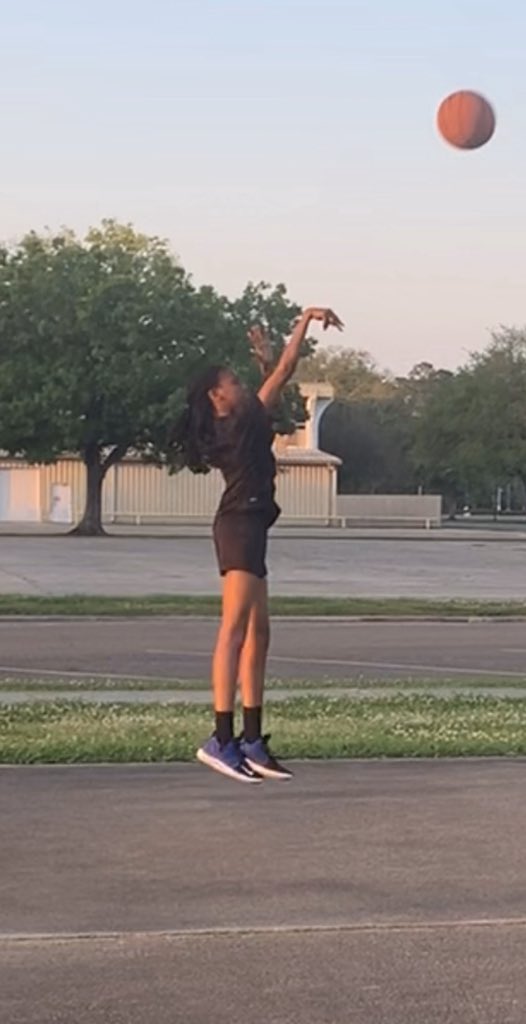 KevinJ13242749's tweet photo. Journee Johnson 2026... taking advantage of the time off! #humble #keepitPLAYground #grind #circuit @dbateast @RolandLee15 @nolariseacademy @LgrBasketball https://t.co/KoRw45A0sW