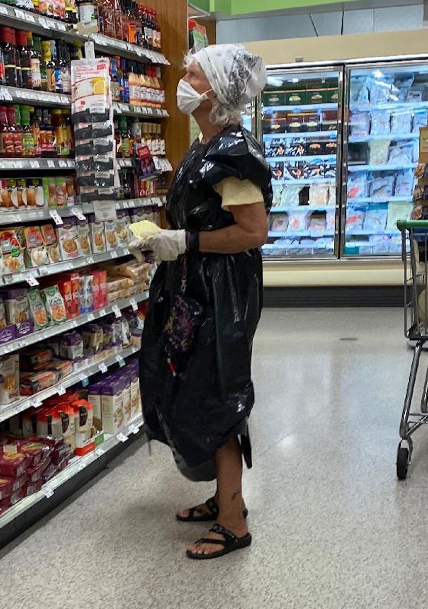 5NailCross's tweet photo. Please don't laugh. She is elderly, scared, and needs to eat like anyone else. My heart goes out to her. #CNNTownHall https://t.co/roJYs4sV6u