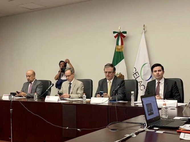 PPT_CELAC's tweet photo. @PPT_CELAC celebra Reunión Ministerial Virtual sobre #COVID2019,  oportunidad en la que los representantes de Salud y Relaciones Exteriores de #CELAC, reafirman su compromiso para la vigilancia permanente y el intercambio de experiencias y prácticas médicas al respecto https://t.co/gMoQKADTsj
