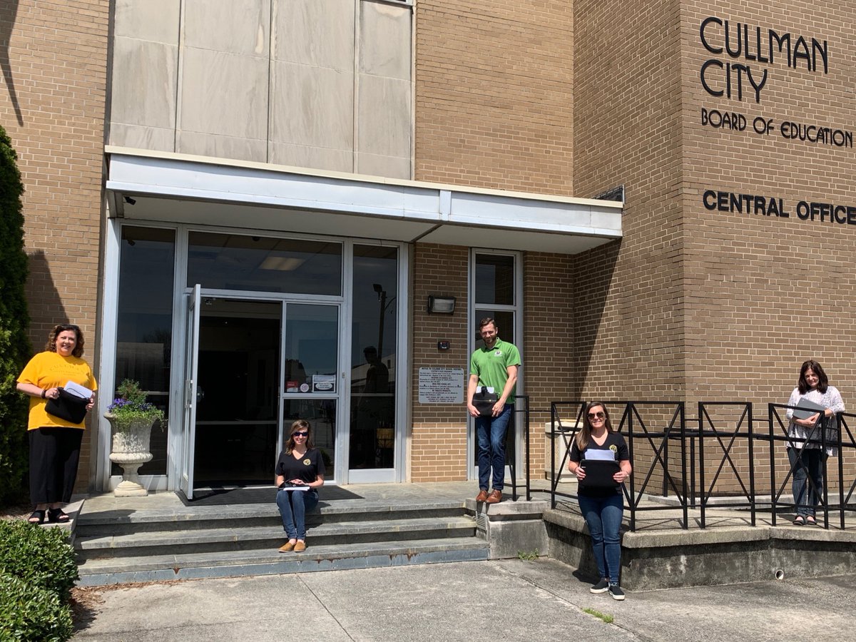 AlabamaTechie's tweet photo. Although our schools have reached closure due to COVID-19, we stand by “Learning Never Stops!” Today, technology &amp; CCPS staff made it possible for 40+ students to have devices at home to continue their learning. @a1m33b8s @shadrak1 @jennlynn70 @RutherfordCCPS https://t.co/R3qbWCb93r