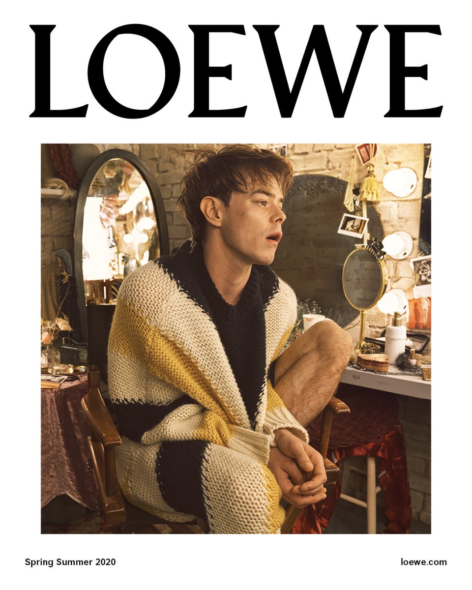 LoeweJP's tweet photo. スティーヴン・マイゼル撮影による、ロエベ2020年春夏キャンペーン。

英国人俳優、チャーリー・ヒートンがステージへ向かう前に楽屋で内省する瞬間を捉えています。

#LOEWESS20　#CharlieHeaton https://t.co/aywlqaUhNs