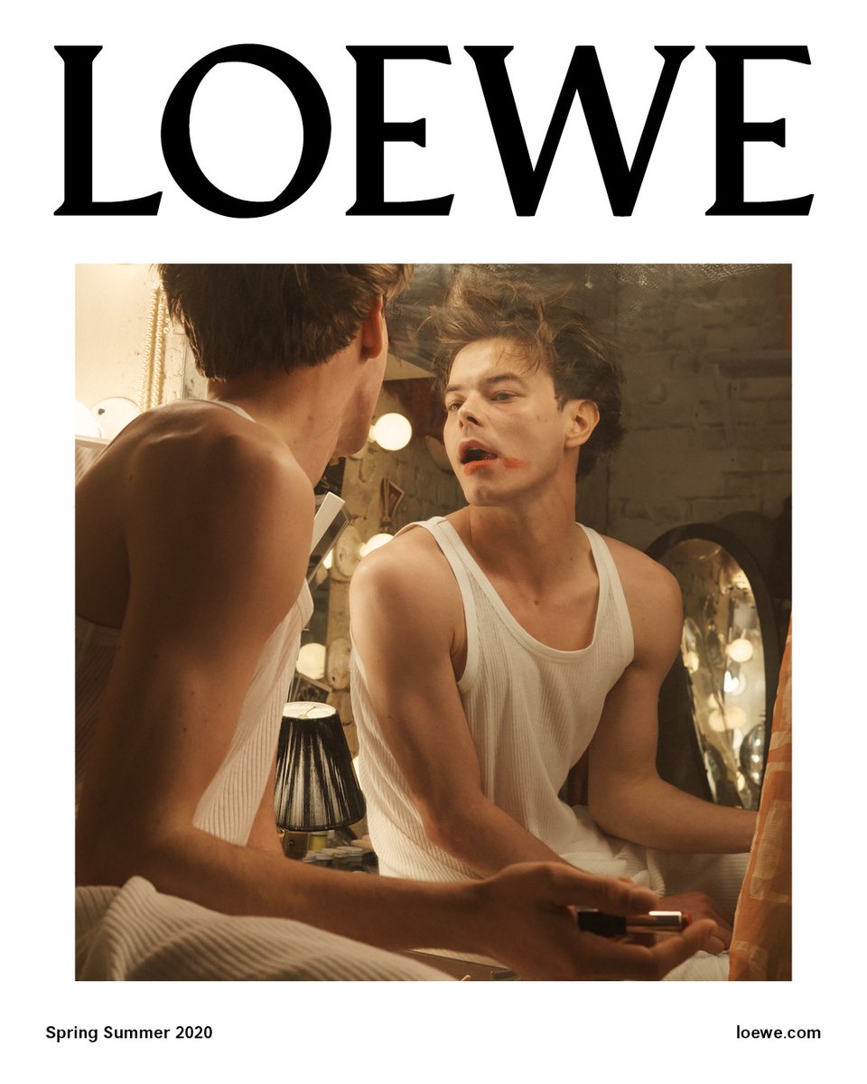 LoeweJP's tweet photo. スティーヴン・マイゼル撮影による、ロエベ2020年春夏キャンペーン。

英国人俳優、チャーリー・ヒートンがステージへ向かう前に楽屋で内省する瞬間を捉えています。

#LOEWESS20　#CharlieHeaton https://t.co/wB7fR4NURb